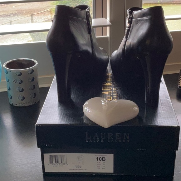 RALPH LAUREN NWOT BLACK LEATHER BOOTIE SIZE 10 - Picture 3 of 7